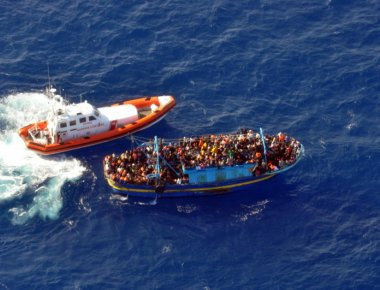 Ένα βρέφος τεσσάρων ημερών στους μετανάστες διασωθέντες από πλοίο στην Μεσόγειο